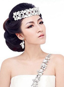  端庄典雅最新韩式唯美新娘发型图片