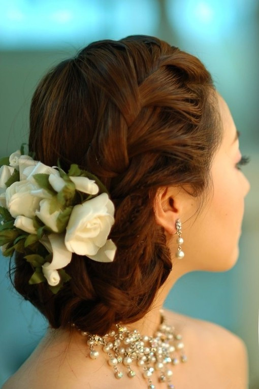 唯美优雅的新娘发型 图片