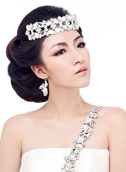 端庄典雅最新韩式唯美新娘发型图片