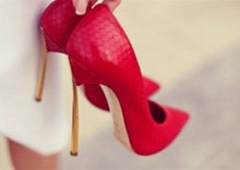  唯美图片时尚气质大红色高跟鞋搭配唯美