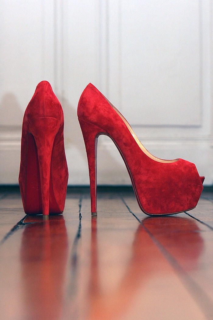 唯美图片时尚气质大红色高跟鞋搭配唯美