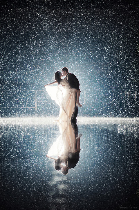 雨中情侣淡淡的意境温馨唯美爱情图片