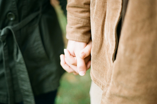 牵着你的手 我们的爱情长长久久