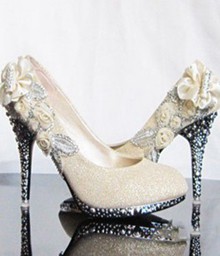 婚礼中美美哒的水晶鞋
