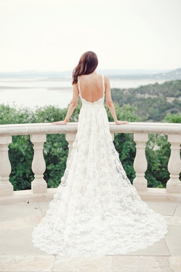 婚纱的风景线    唯美高雅新娘婚纱 图片