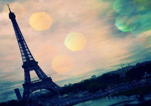  埃菲尔铁塔唯美图片，巴黎铁塔唯美图片