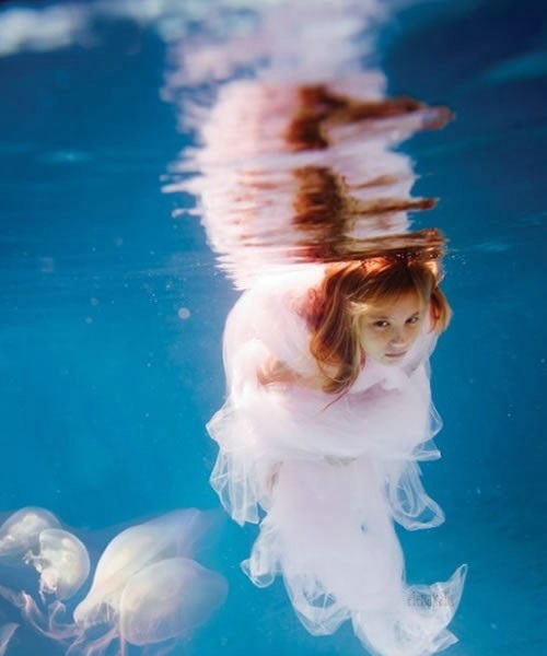 水下唯美女孩意境图片