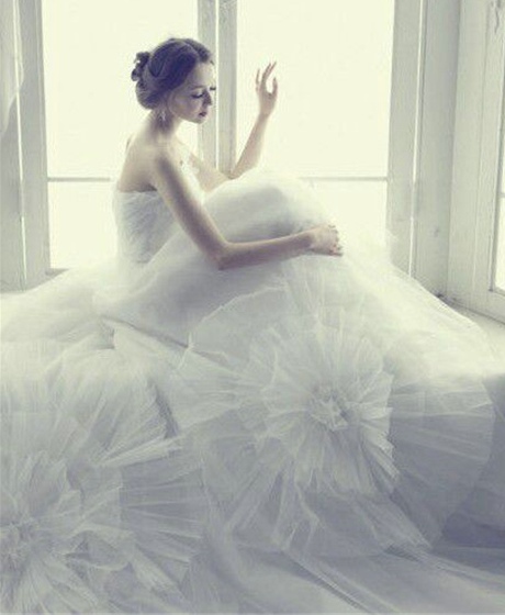  唯美纯白时尚婚纱