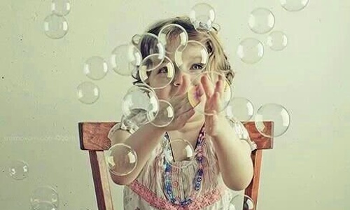  唯美意境：小女孩与泡沫