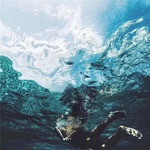 意境图片：水中之恋