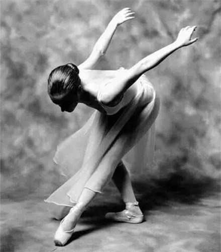 意境黑白图片：一支绝美芭蕾