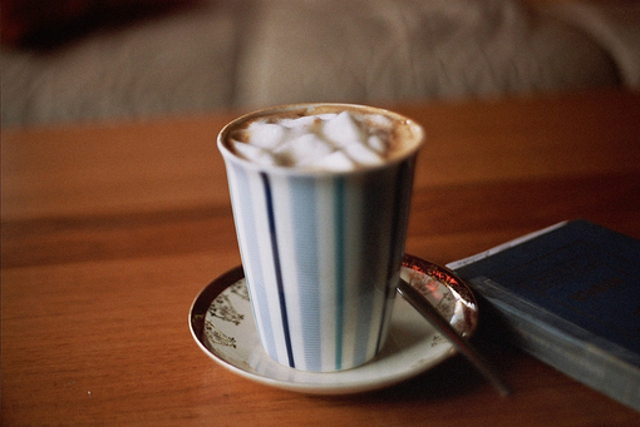 饮尽咖啡你是否还会为我续杯 静物LOMO唯美图片