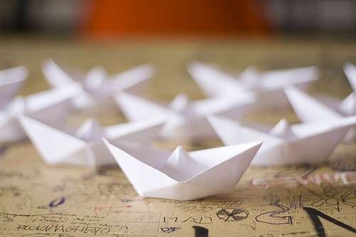 那些童年乐趣折纸纸船唯美的图片
