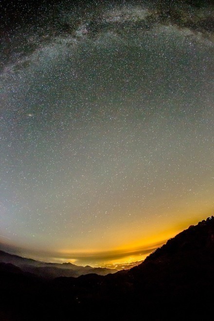 天黑时我们仰望同一片星空图片