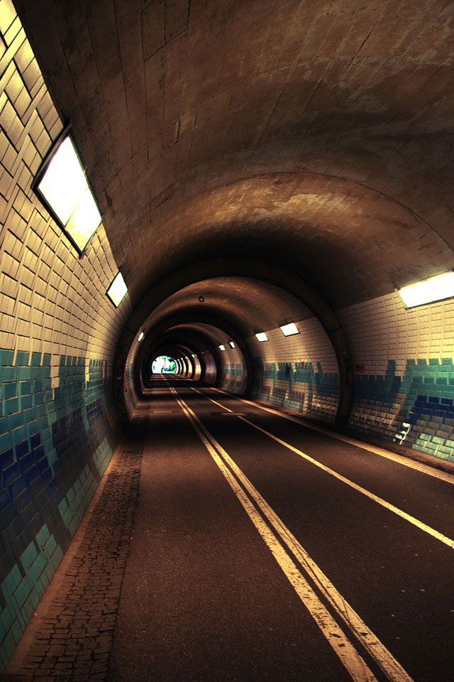 深邃的隧道高清iPhone 4s壁纸640x960下载