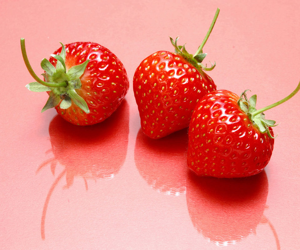 诱人的草莓高清小清新手机壁纸960*800免费下载