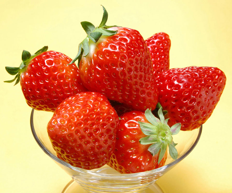 诱人的草莓高清小清新手机壁纸960*800免费下载