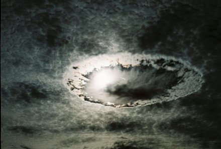 fallstreak hole  打开的异次元大门图片