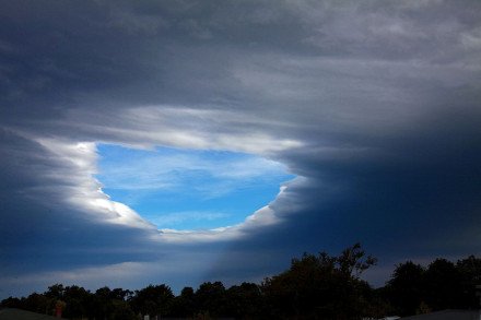 fallstreak hole  打开的异次元大门图片