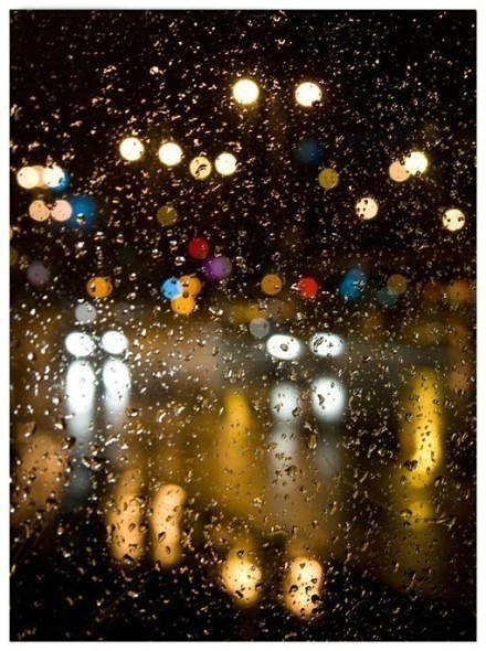 城市在下雨，而我在想你图片