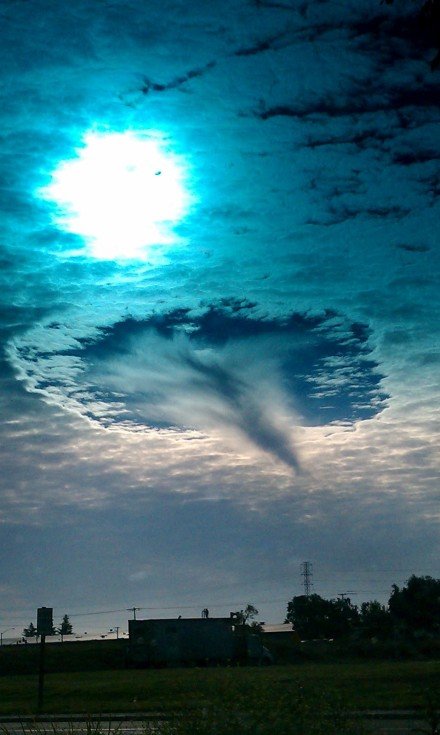 fallstreak hole  打开的异次元大门图片