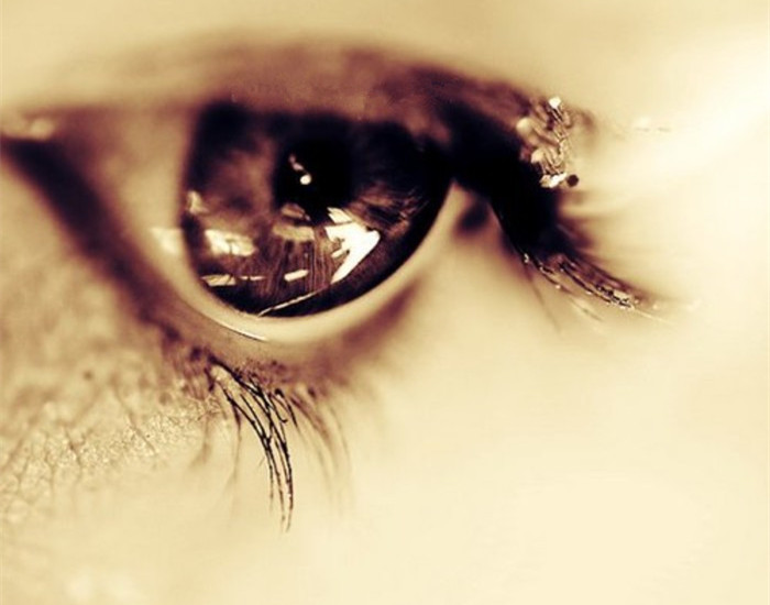 泪水洗涤过的眼睛，视野更开阔